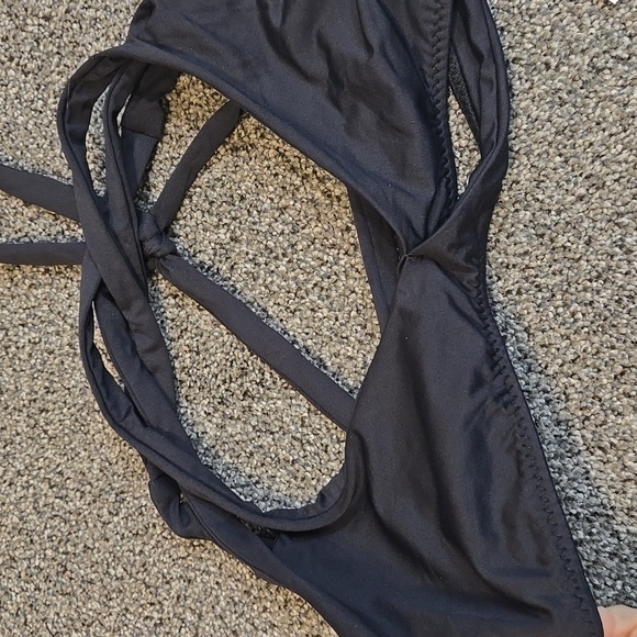 NWT Becca Women's Colorcode Black Halter Bikini Top Swim Sz M - Picture 6 of 10